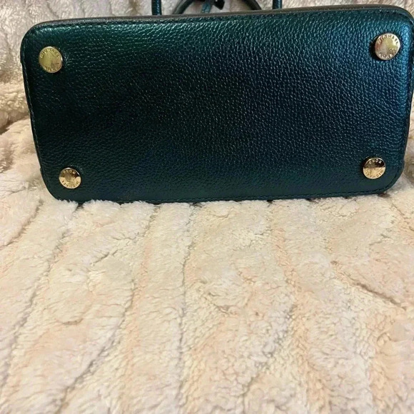 Michael Kors Elegant Green Pebble Tote - Picture 2 of 8